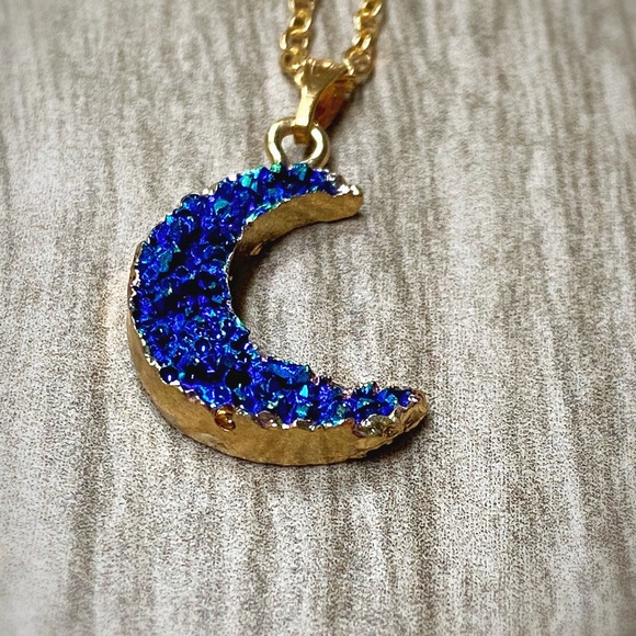 🌙Beautiful DruzyBlue CrescentMoon Necklace - Picture 2 of 8
